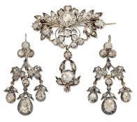 AN EARLY 19TH CENTURY PENDANT / BROOCH AND EARRING SUITE
