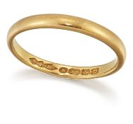 A 22 CARAT GOLD BAND RING