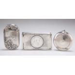 A STERLING SILVER VESTA CASE, A 19TH CENTURY SNUFF BOX, AND A SILVER COMPACT