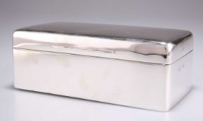 A GEORGE V LARGE SILVER CIGAR BOX