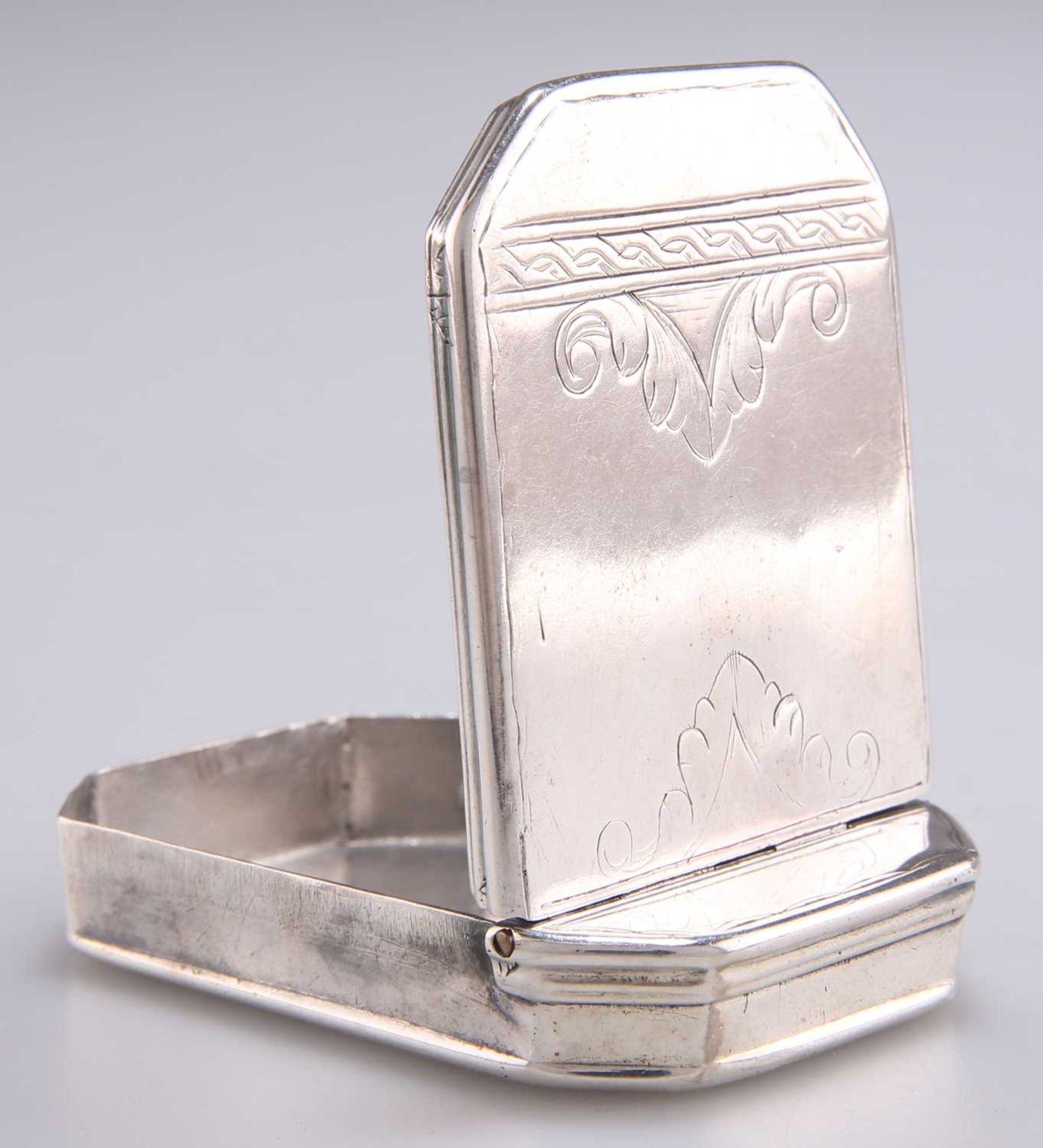 A GEORGE I SILVER SNUFF BOX, CIRCA 1720