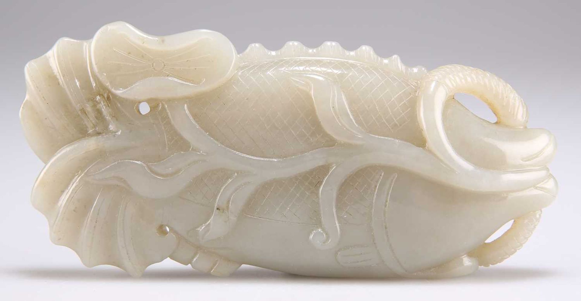 A JADE FISH AND LOTUS CARVING - Bild 2 aus 11