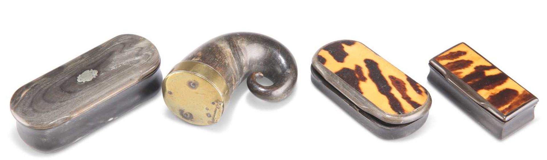 THREE 19TH CENTURY HORN SNUFF BOXES AND A SNUFF MULL