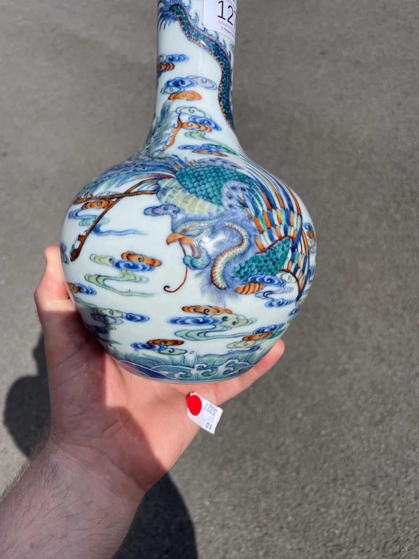 A CHINESE DOUCAI 'DRAGON' BOTTLE VASE - Bild 6 aus 9