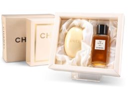 A VINTAGE CHANEL NO.5 GIFT SET