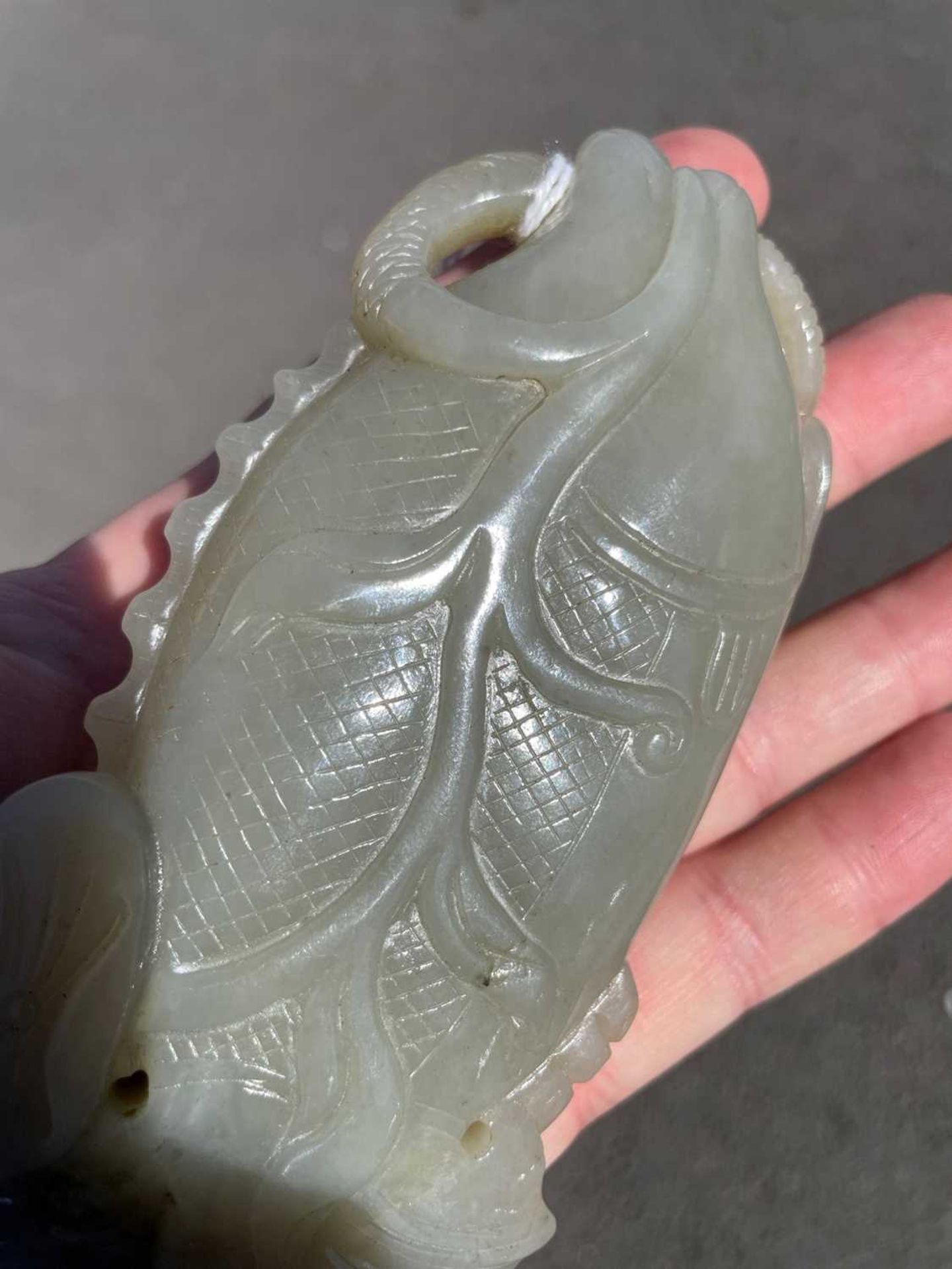 A JADE FISH AND LOTUS CARVING - Bild 9 aus 11