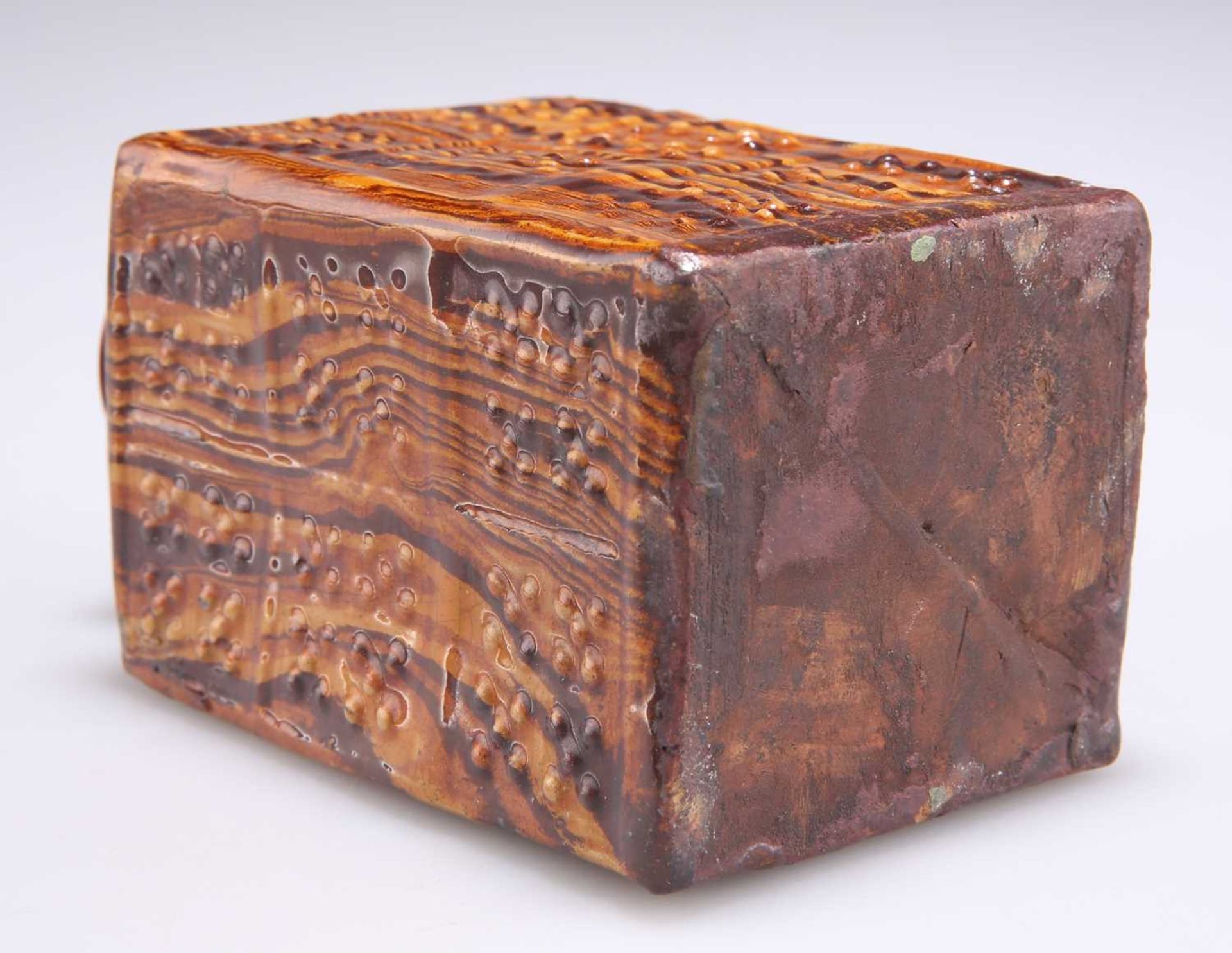 A RARE AGATE WARE TEA CADDY, STAFFORDSHIRE, MID-18TH CENTURY - Image 3 of 3