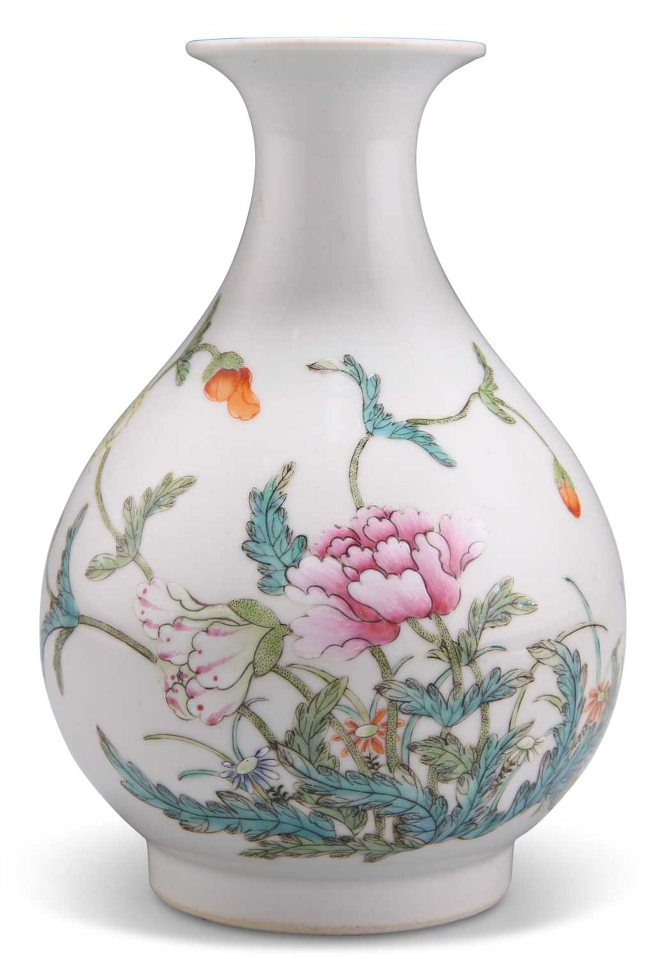 A CHINESE FAMILLE ROSE 'FLOWER' VASE, YUHUCHUNPING