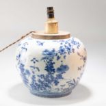 A CHINESE BLUE AND WHITE PORCELAIN JAR, PROBABLY 18TH CENTURY