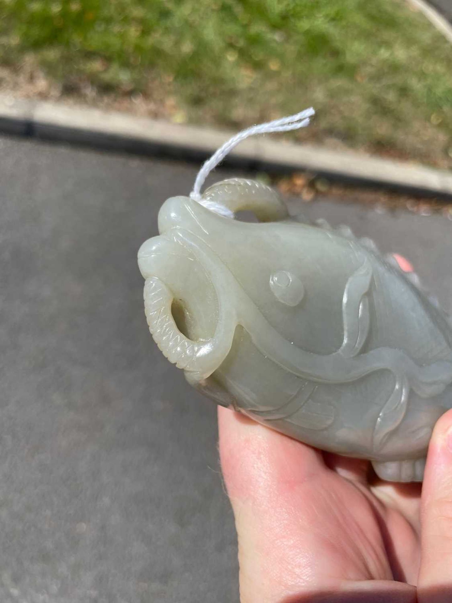 A JADE FISH AND LOTUS CARVING - Bild 3 aus 11