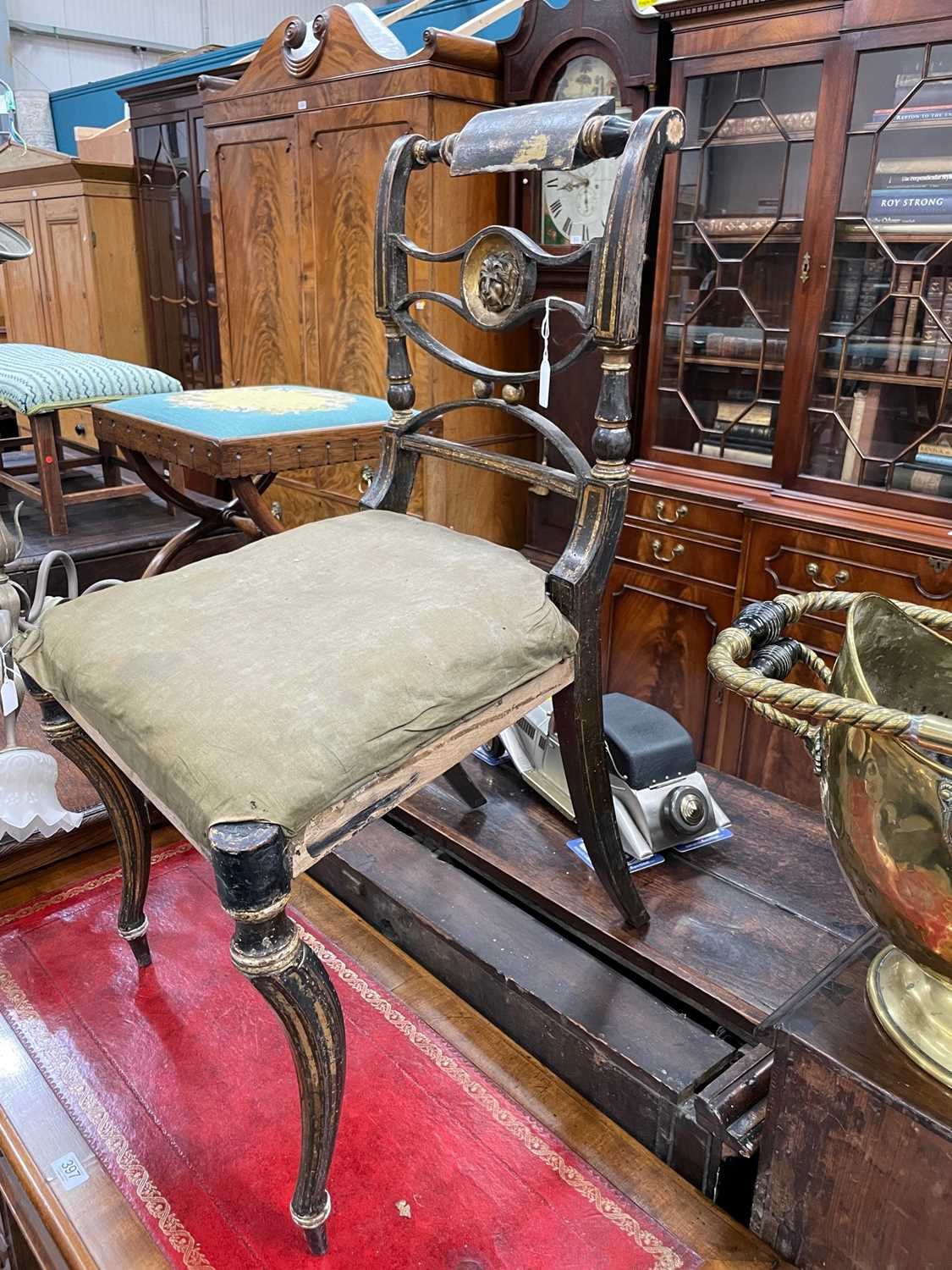 A REGENCY GILDED AND EBONISED SIDE CHAIR, IN THE MANNER OF THOMAS HOPE - Image 7 of 9