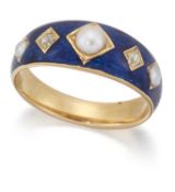 AN EARLY TO MID-19TH CENTURY ENAMEL, PEARL AND DIAMOND MOURNING RING