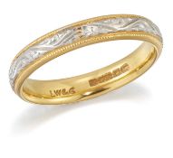 A 22 CARAT GOLD BAND RING