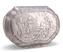 AN EARLY 18TH CENTURY SILVER SNUFF BOX