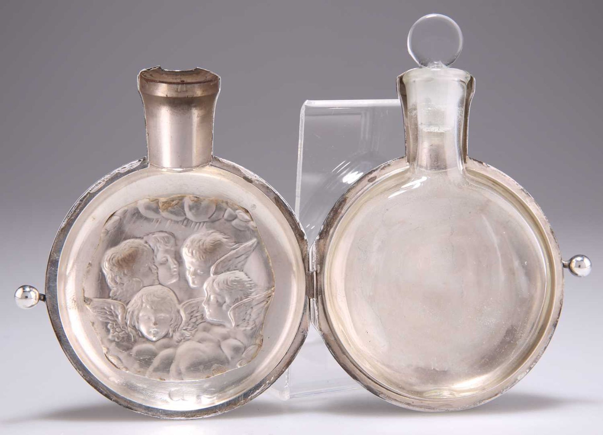 A LATE VICTORIAN SILVER CASED SCENT BOTTLE - Image 3 of 3