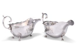A PAIR OF EDWARDIAN SILVER SAUCE BOATS