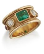 AN 18 CARAT GOLD EMERALD, DIAMOND AND RUBY DRESS RING