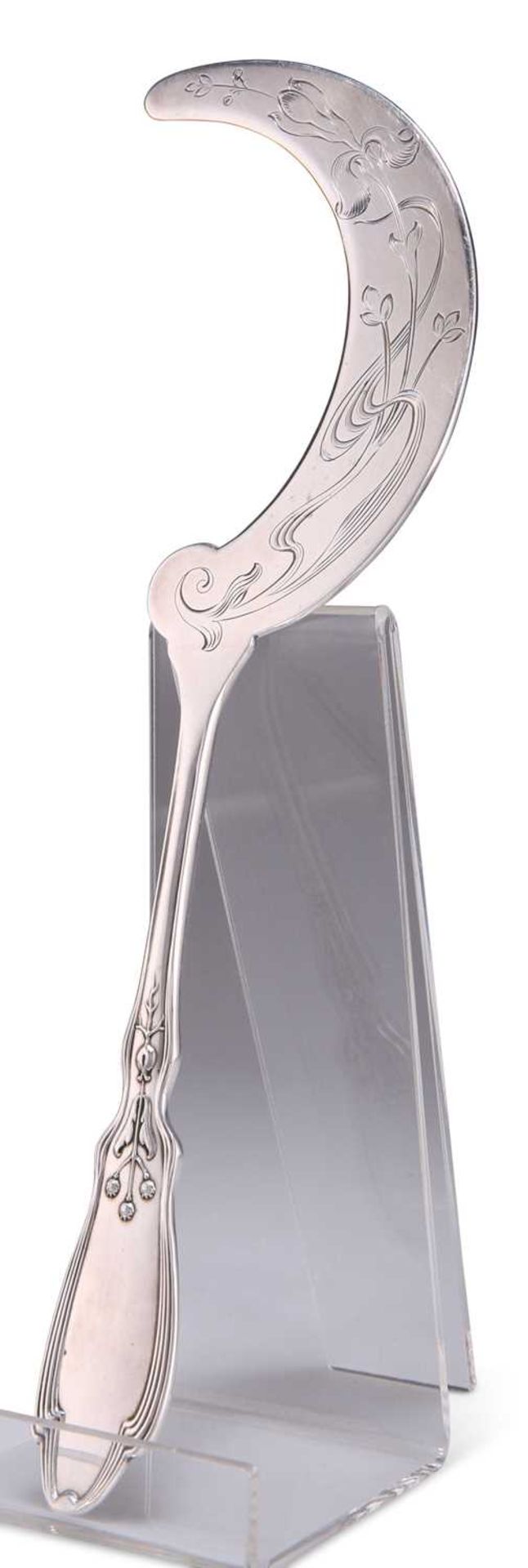 A CONTINENTAL SILVER ICE CREAM SLICE KNIFE