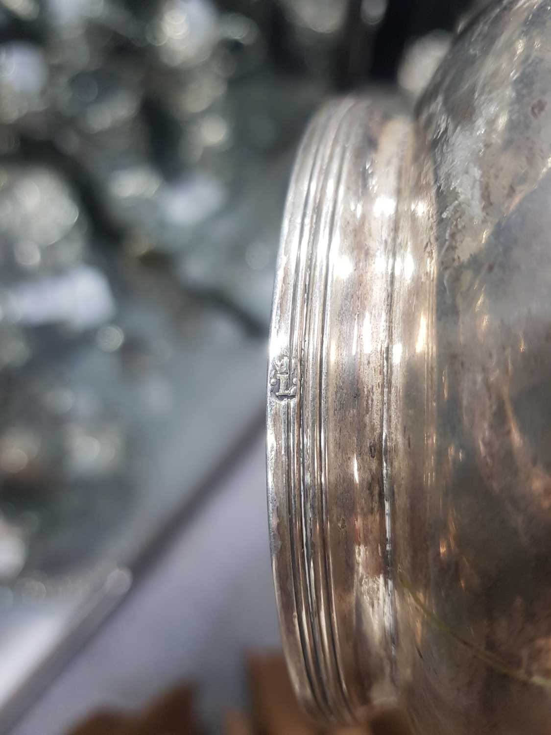 AN 18TH CENTURY GERMAN SILVER BOWL - Bild 8 aus 8