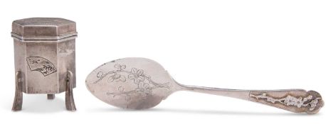 A CHINESE EXPORT SILVER SPOON, AND SMALL BOX AND COVER