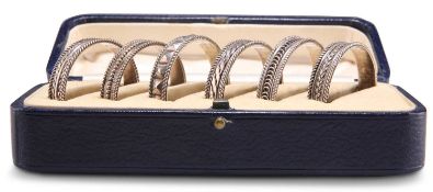 A SET OF SIX ART DECO SILVER NAPKIN RINGS, IN A FITTED CASE
