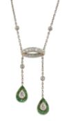 AN EARLY 20TH CENTURY EMERALD AND DIAMOND NÉGLIGÉE PENDANT NECKLACE