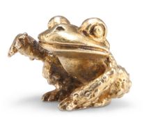 AN ELIZABETH II PARCEL-GILT SMALL TOAD PAPERWEIGHT