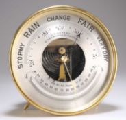 AN EARLY 20TH CENTURY BRASS DESK-TOP BAROMETER