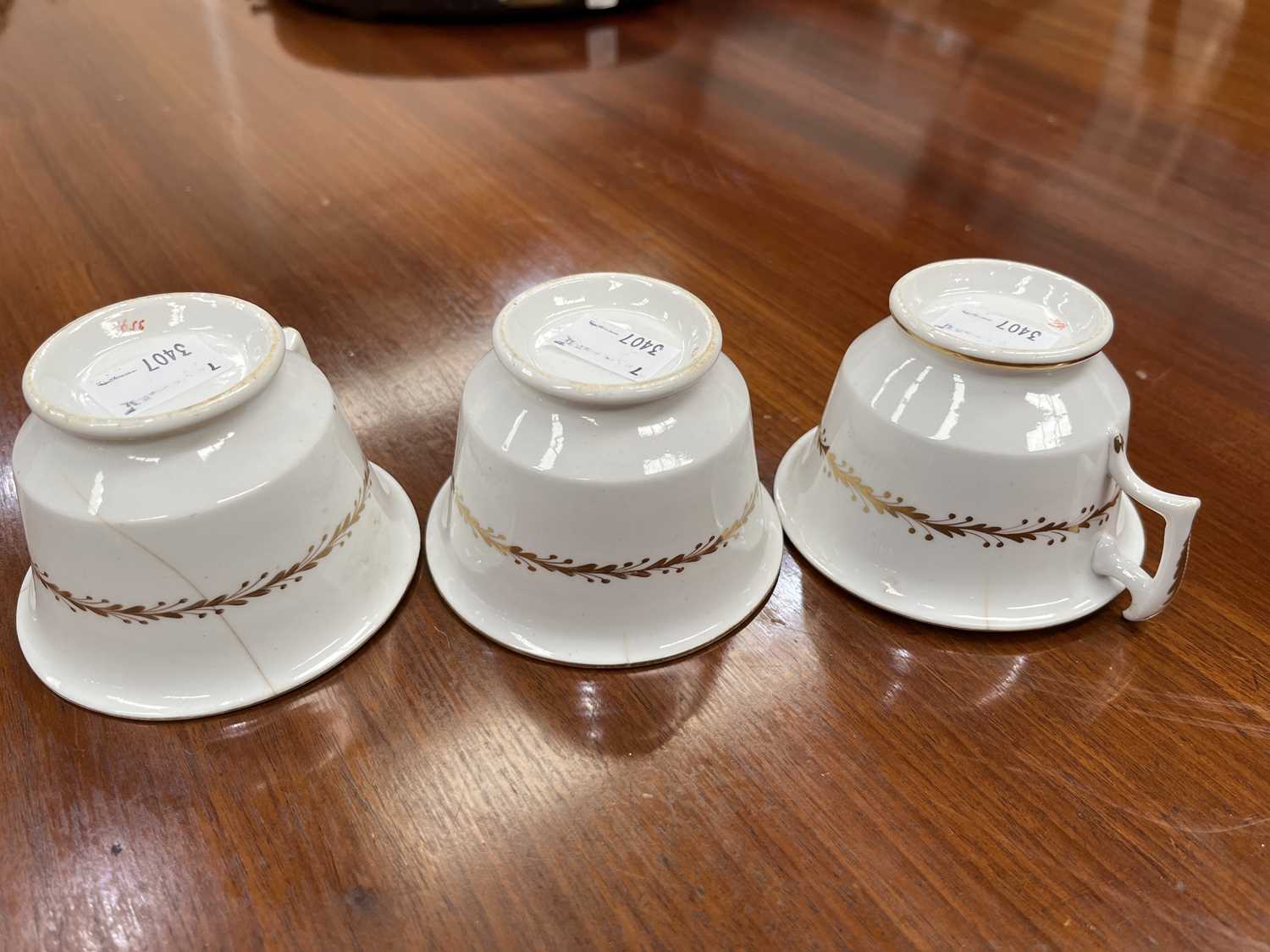 A MID-19TH CENTURY ENGLISH PARTIAL TEA SERVICE - Bild 4 aus 7