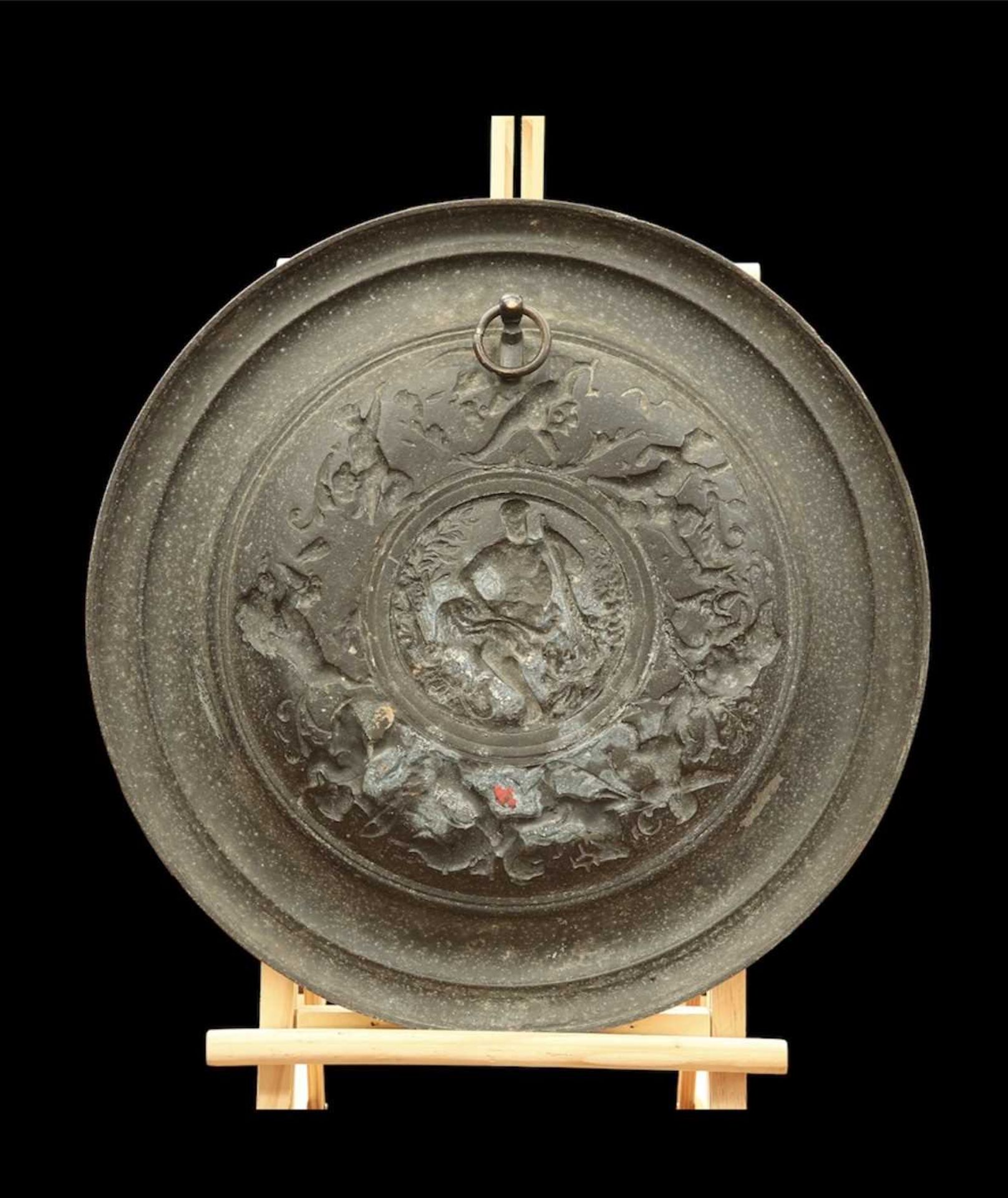 A 19TH CENTURY CAST METAL CHARGER - Image 2 of 2