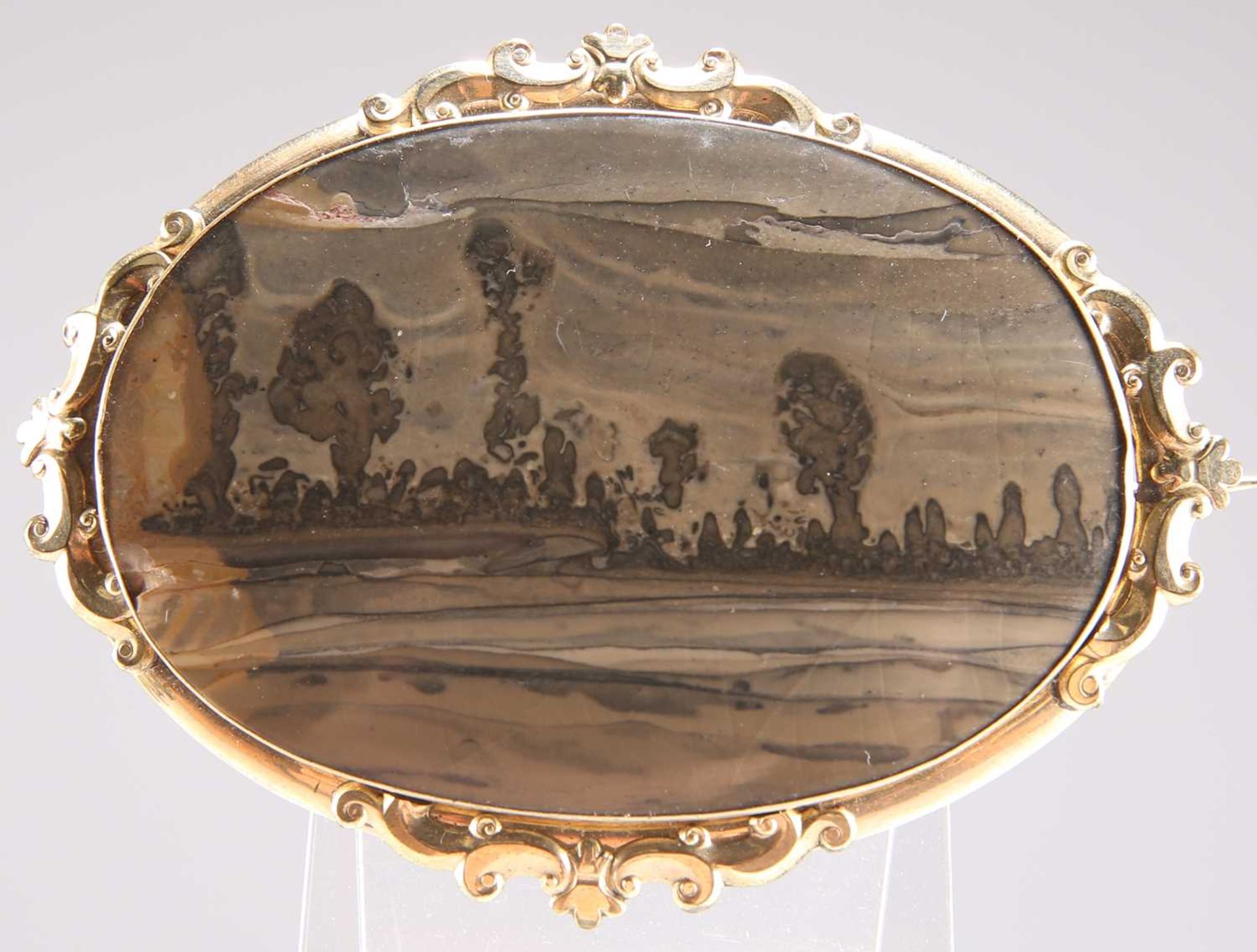 A VICTORIAN LANDSCAPE AGATE LARGE BROOCH