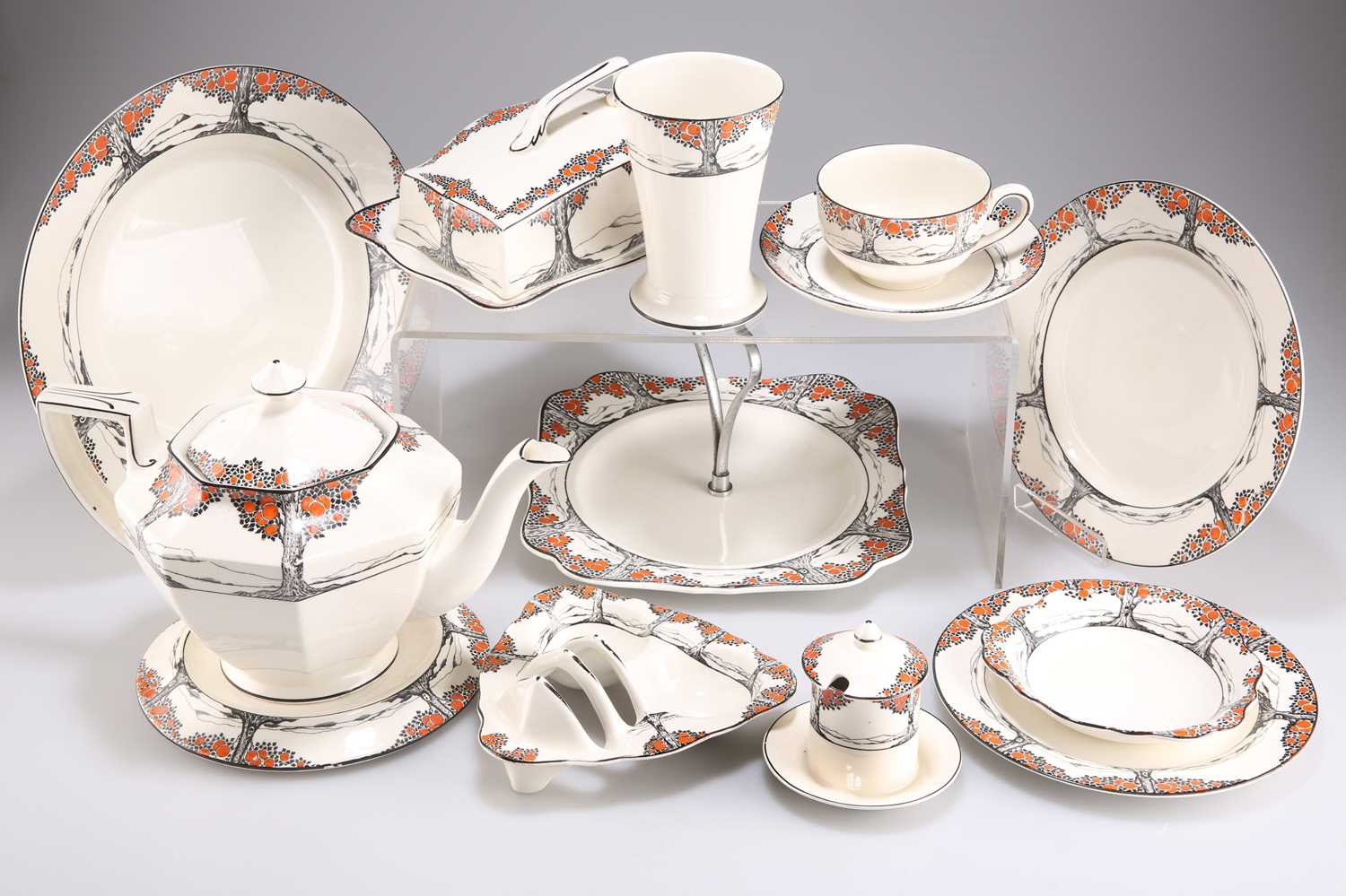 AN EXTENSIVE COLLECTION OF CROWN DUCAL ORANGE TREE PATTERN CHINA