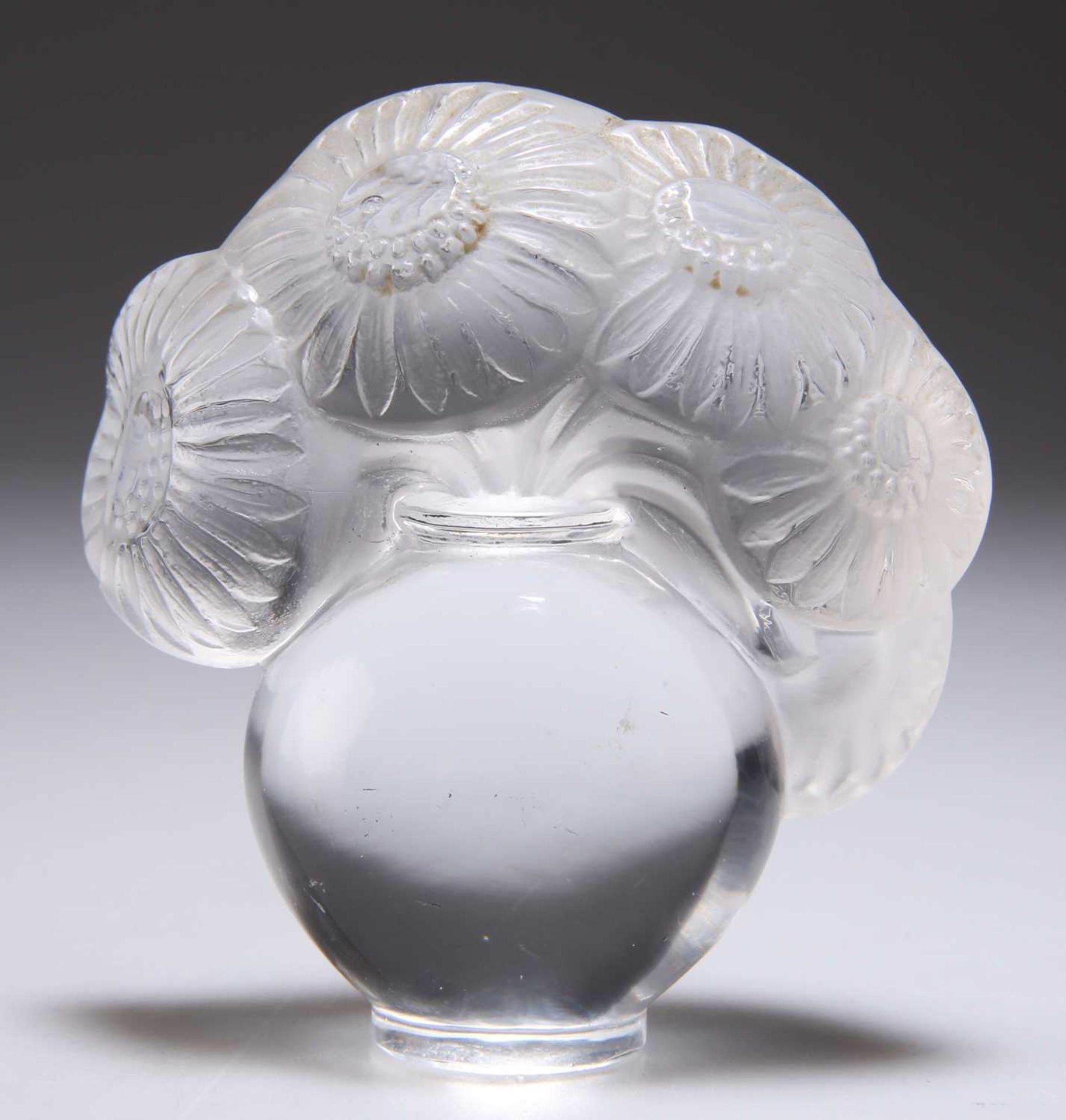 RENÉ LALIQUE (FRENCH, 1860-1945), A SOUCIS CACHET / SEAL, 231, CIRCA 1931 - Image 2 of 2