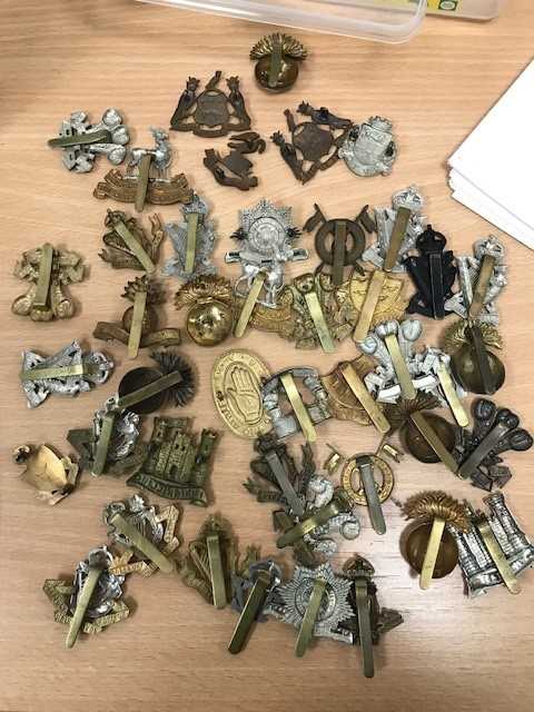 ASSORTED IRISH CAVALRY AND INFANTRY CAP BADGES - Image 2 of 2