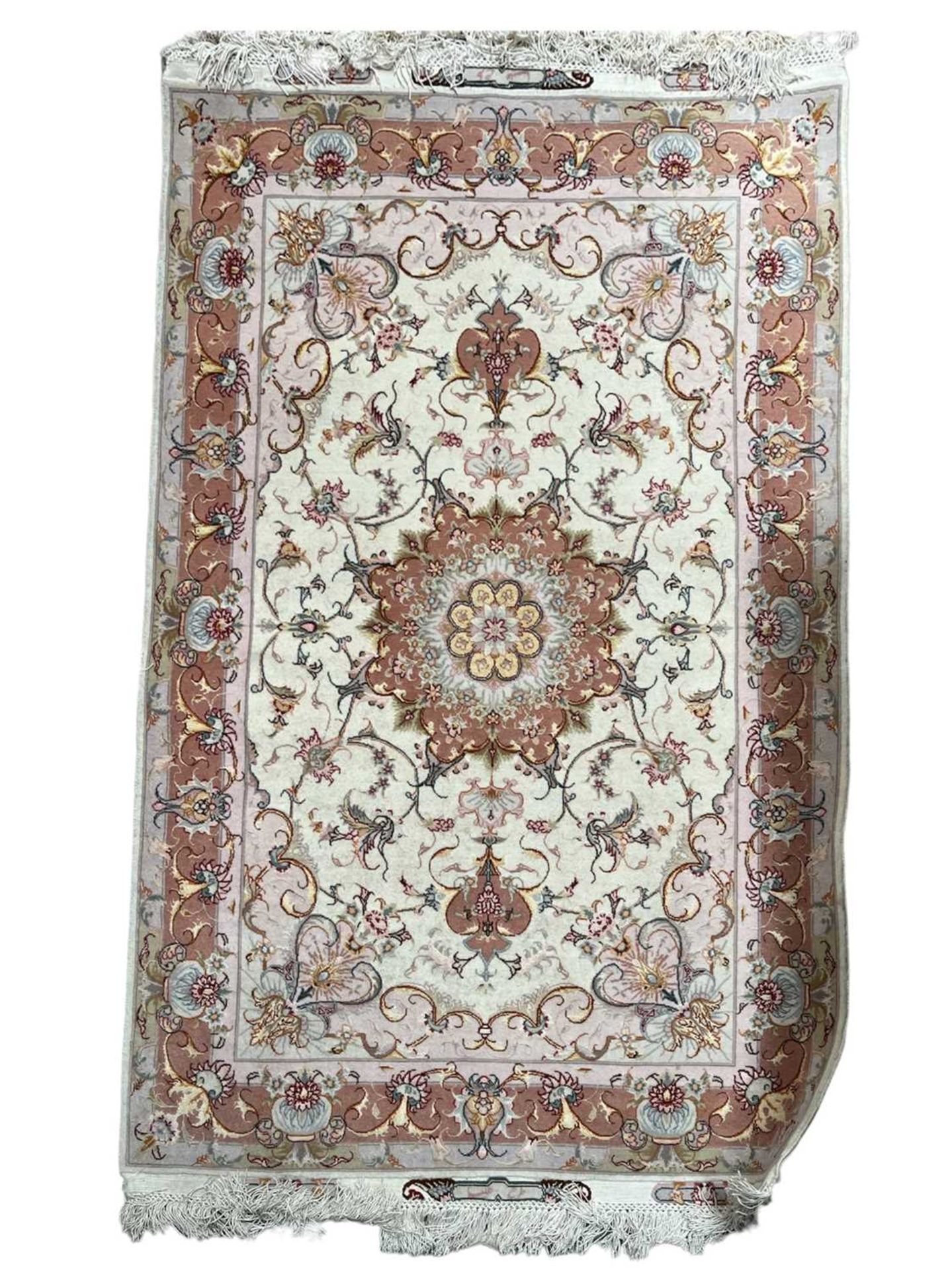 A NEAR PAIR OF TABRIZ RUGS - Bild 2 aus 5