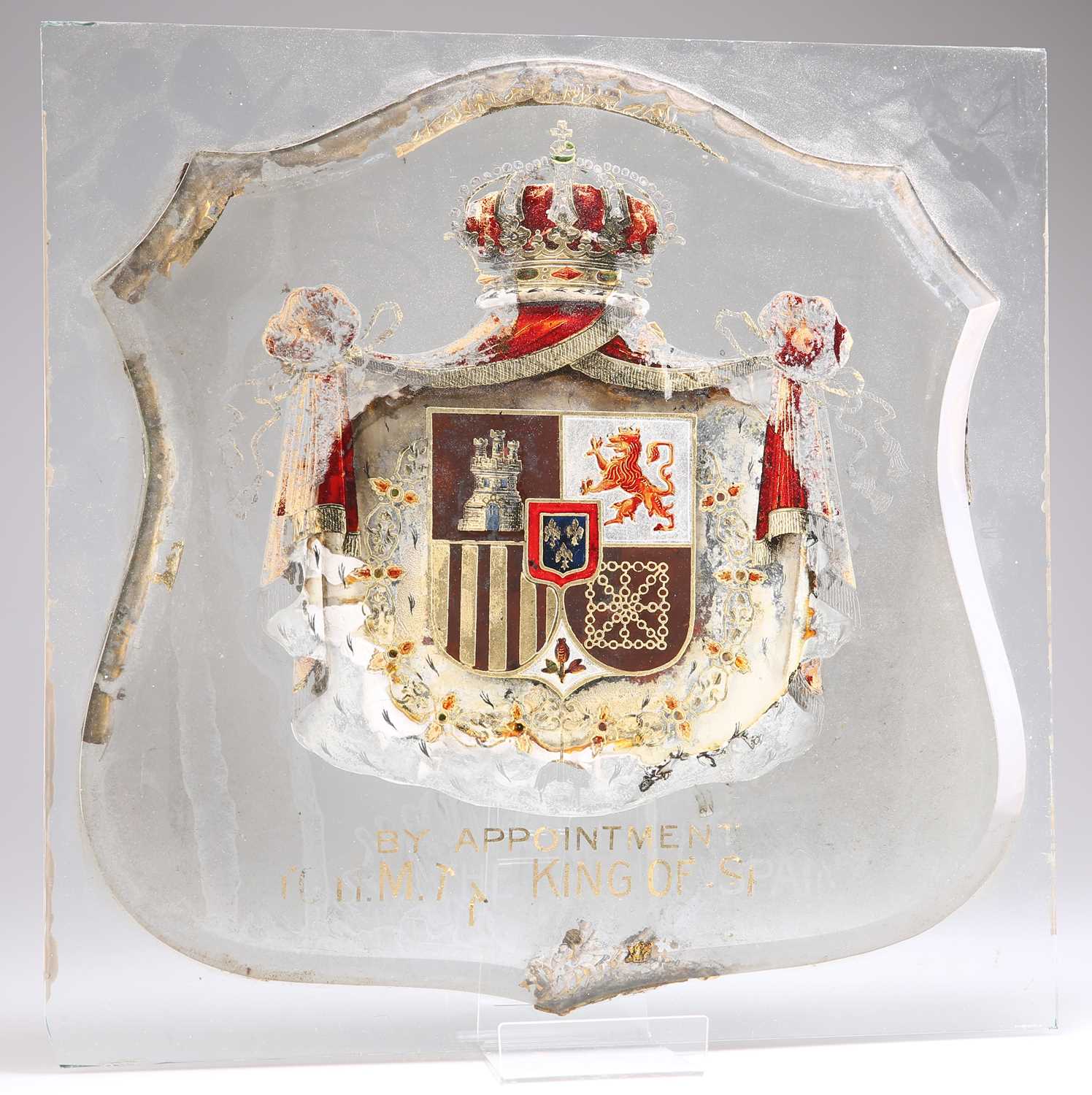 THREE ROYAL WARRANT GLASS SHIELDS, EARLY 20TH CENTURY - Bild 2 aus 3