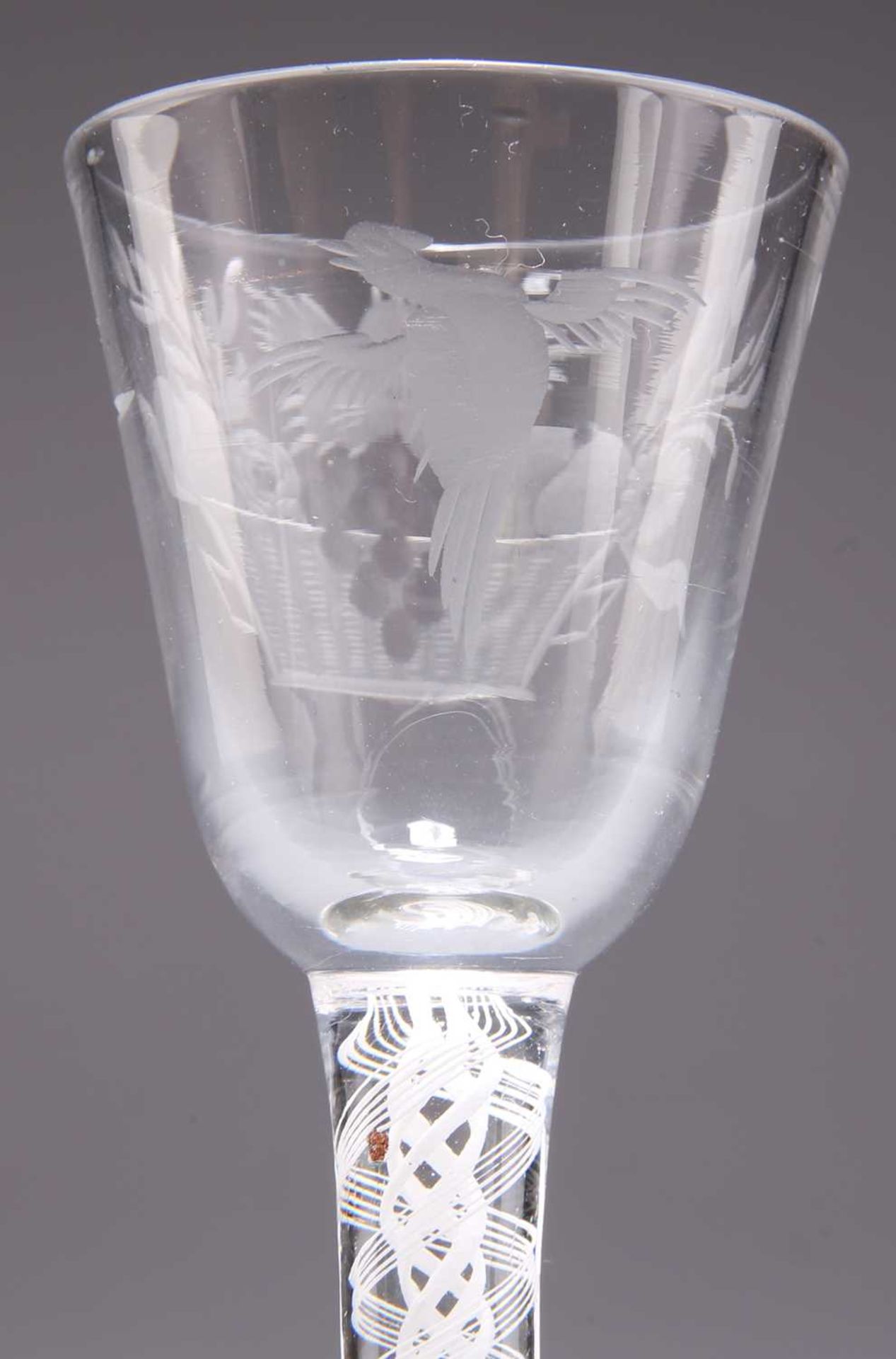 A MID-18TH CENTURY WINE GLASS - Bild 2 aus 2
