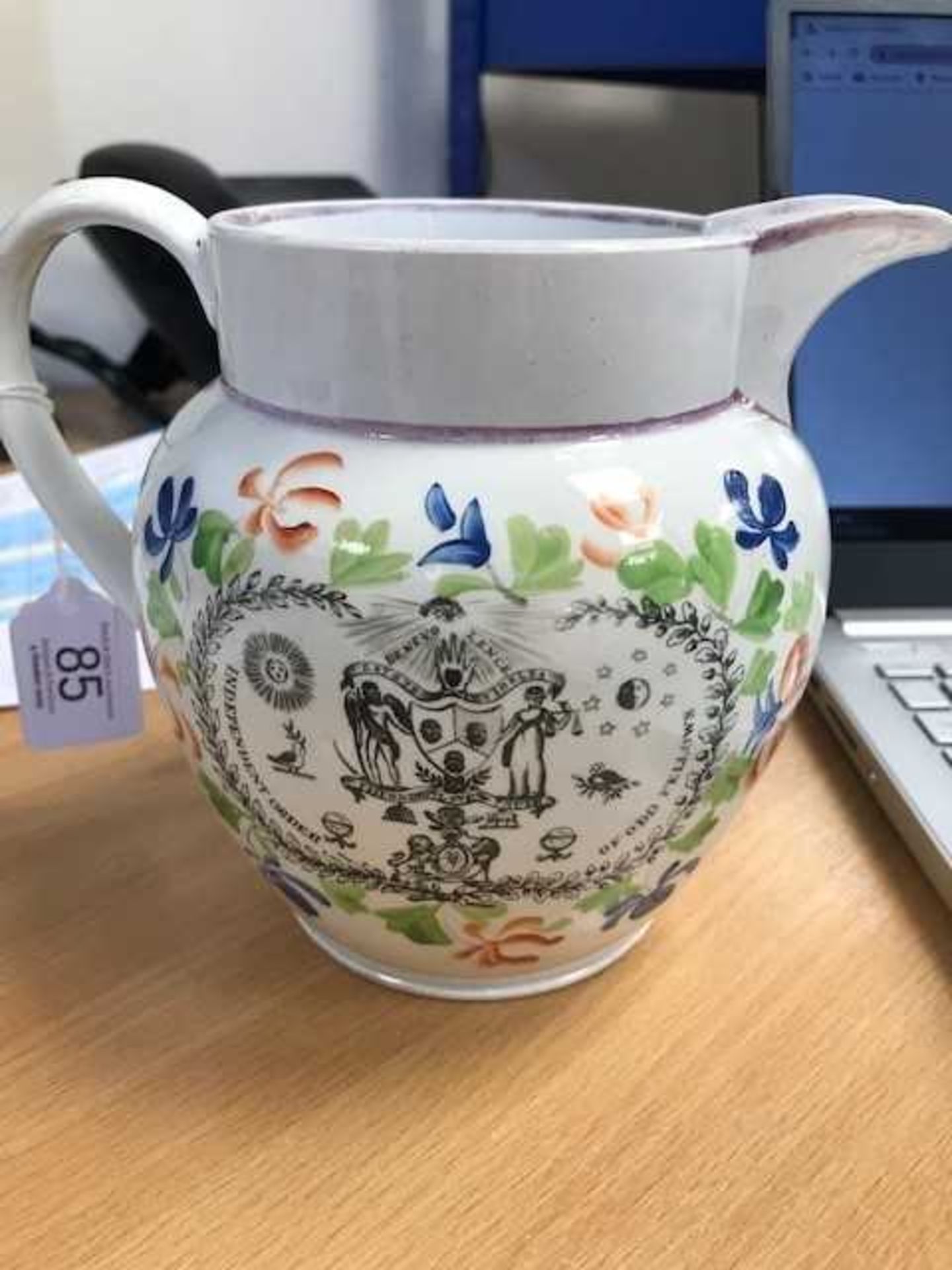 A 19TH CENTURY INDEPENDENT ORDER OF ODD FELLOWS PEARLWARE JUG - Bild 4 aus 6