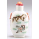 A CHINESE PORCELAIN SNUFF BOTTLE