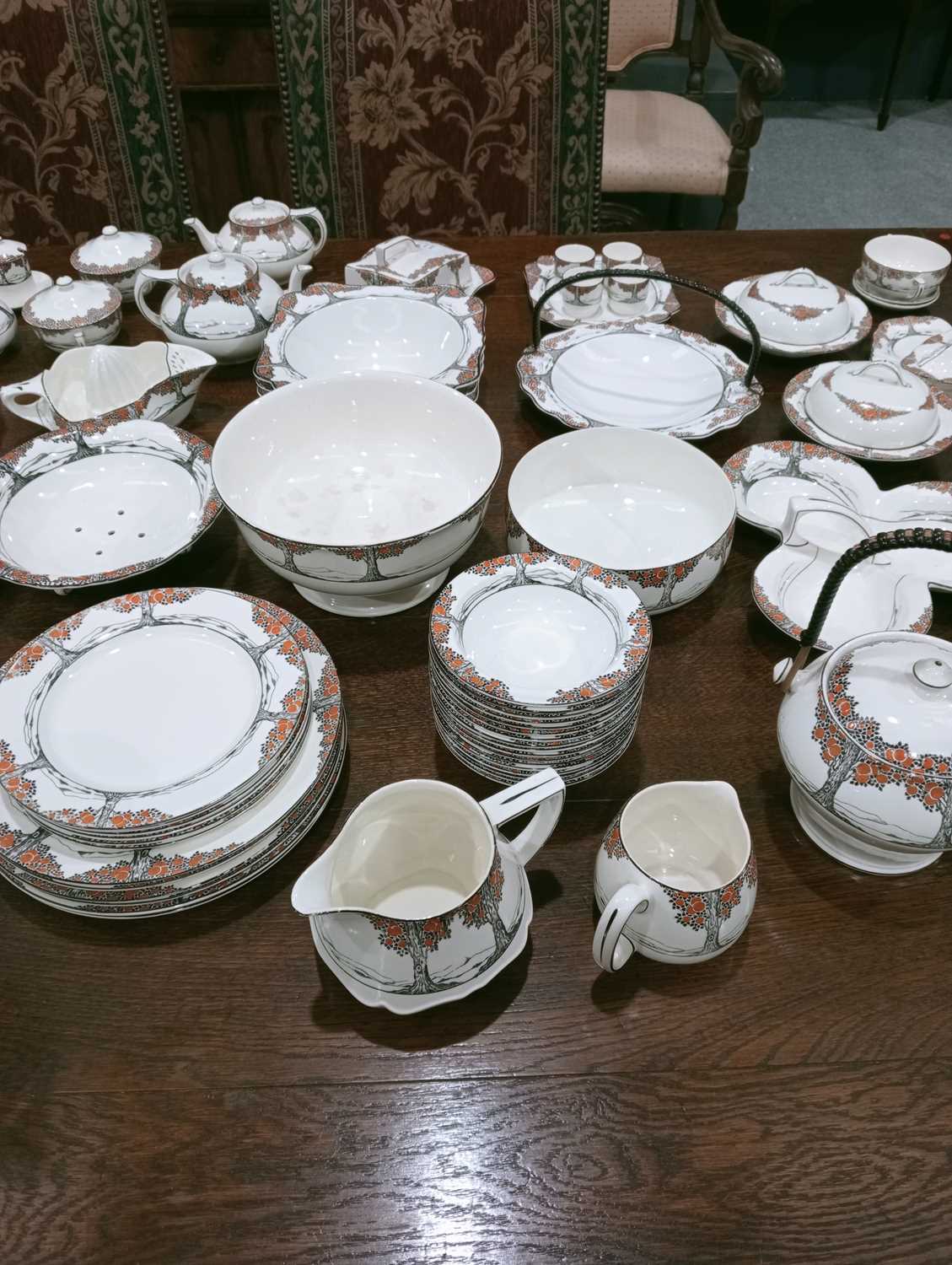 AN EXTENSIVE COLLECTION OF CROWN DUCAL ORANGE TREE PATTERN CHINA - Bild 16 aus 27