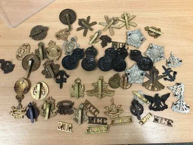 ASSORTED CAP BADGES AND SHOULDER TITLES OF VARIOUS CORPS - Image 2 of 3