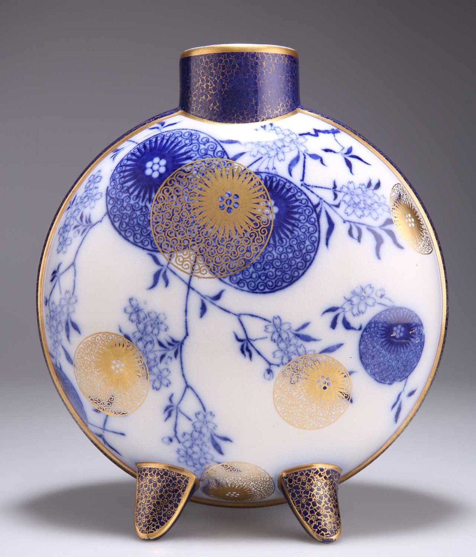 HENRY SLATER FOR PINDER, BOURNE & CO, AN AESTHETIC MOVEMENT MOON FLASK VASE, CIRCA 1878-1882 - Bild 2 aus 4