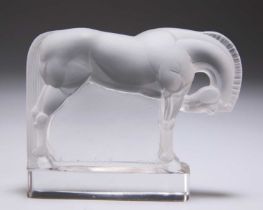 RENÉ LALIQUE (FRENCH, 1860-1945), A CHEVAL PAPERWEIGHT