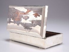 AN EARLY 20TH CENTURY JAPANESE SILVER AND MIXED METALS CIGAR BOX