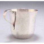 AN AMERICAN STERLING SILVER MUG