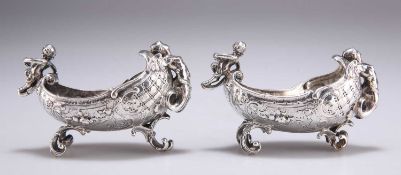 A PAIR OF LATE 19TH CENTURY CONTINENTAL SILVER BOWLS