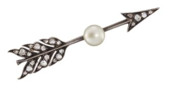 AN EARLY 20TH CENTURY CULTURED PEARL AND DIAMOND ARROW BROOCH