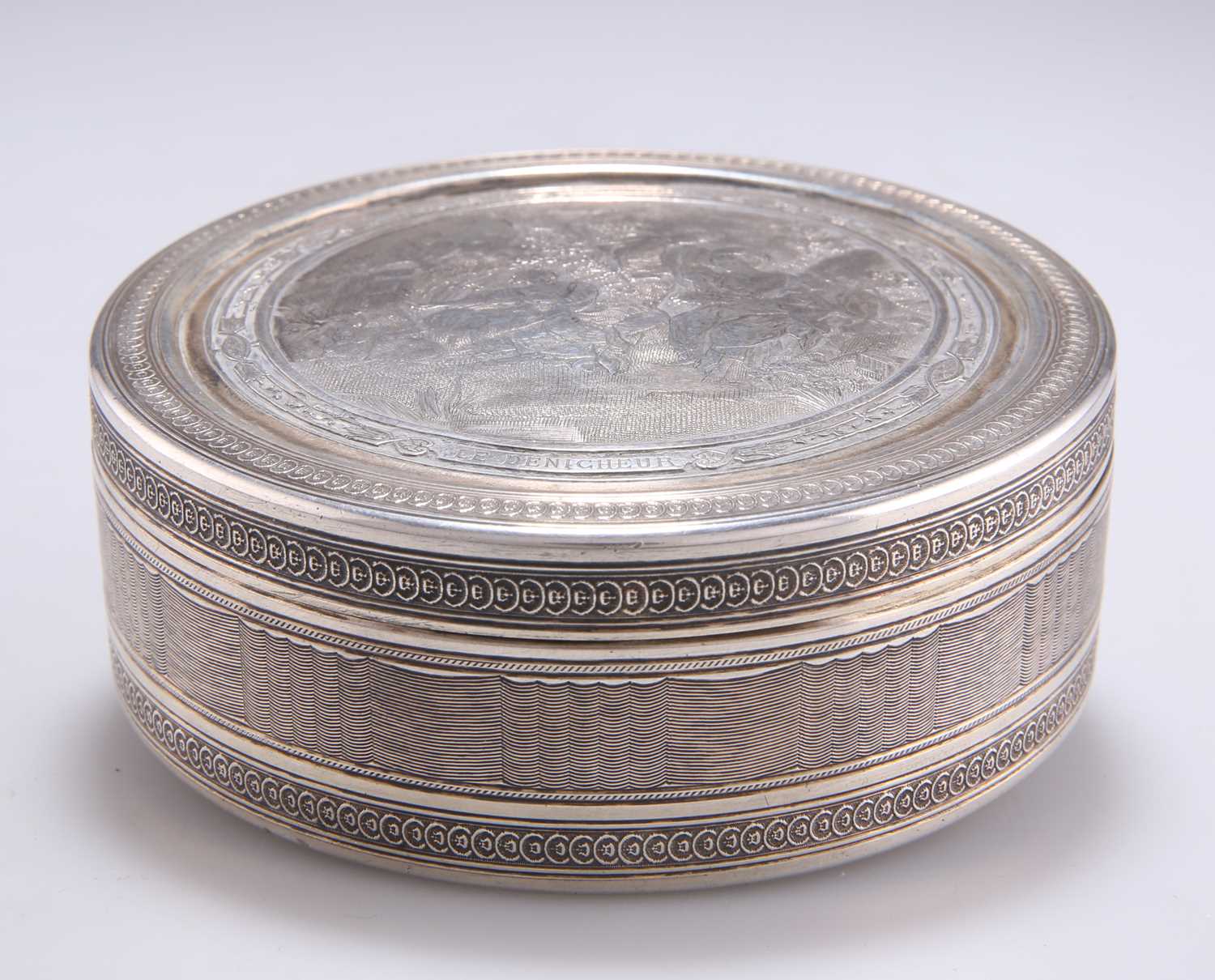A FRENCH ENGRAVED SILVER CIRCULAR BOX - Image 2 of 3
