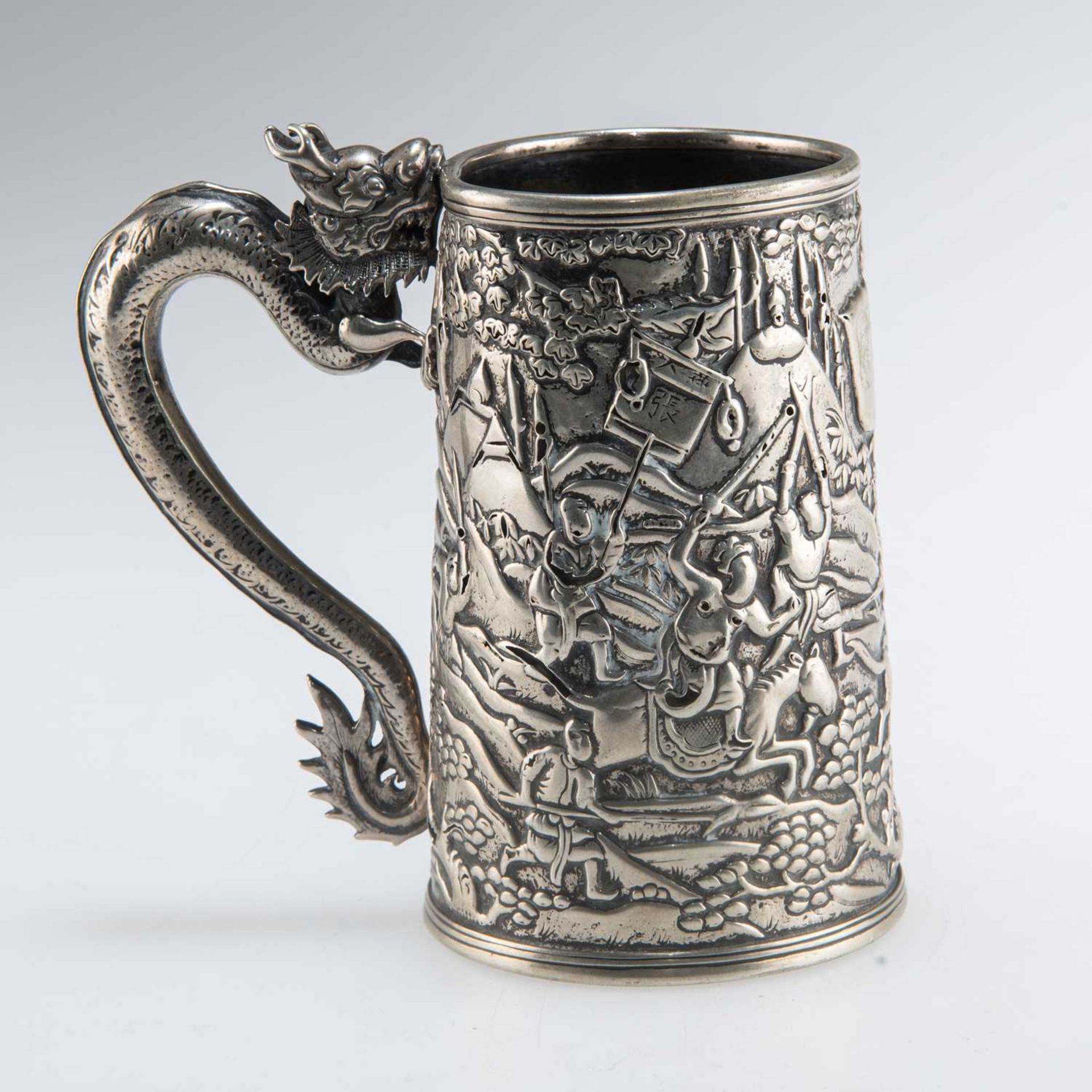 A 19TH CENTURY CHINESE EXPORT SILVER MUG