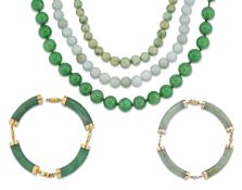 A GROUP OF JADE AND GREEN STONE JEWELLERY